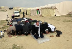 الجيش الصهيوني يهدم قرية "باب الشمس" ويعلنها منطقة عسكرية