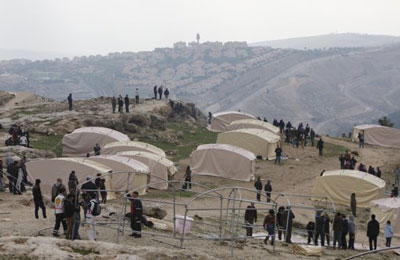 الاحتلال الصهيوني يخلي بالقوة "باب الشمس" بالقدس ويعتقل العشرات