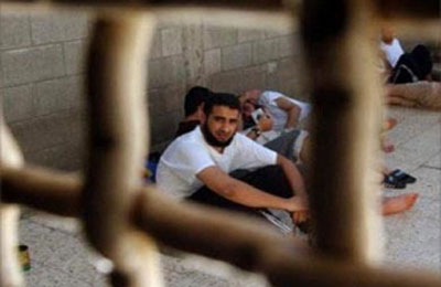 أهالي الأسرى في السجون الصهيونية يتظاهرون أمام السفارة المصرية في رام الله