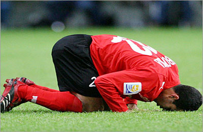 الاتحاد العربي يدعو أبو تريكة لتكريمه لفوزه بجائزة أفضل لاعب في إفريقيا