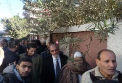 بالصور.. المرشد العام يدلي بصوته في الاستفتاء على الدستور