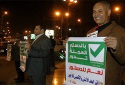 سلسله بشرية للحرية والعدالة بالفيوم تأييدًا للدستور