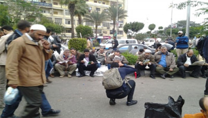 متظاهرو رابعة ينظمون حلقات لقراءة "الدستور"