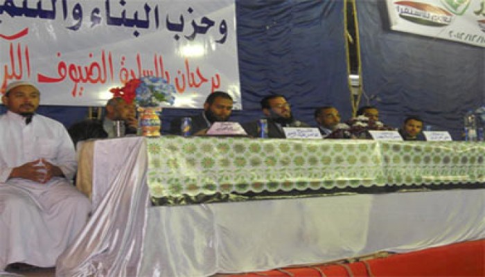 أسيوط.. وفد أبو تيج يؤيد الدستور ويطالب بسحب الثقة من البدوي