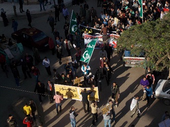 بلطجبة الوفد والمصريين الأحرار يلقون الحجارة على منزل الرئيس بالشرقية