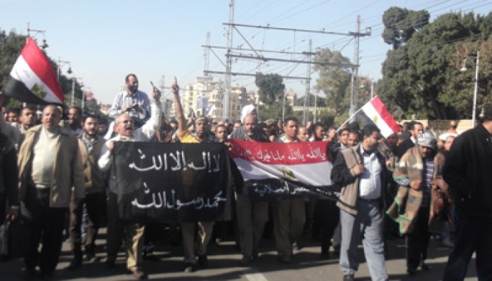 مؤيدو الرئيس ينهون اعتصامهم أمام "الاتحادية" بمسيرة حاشدة