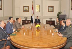 الرئيس مرسي يبحث مع قنديل وعدد من الوزراء الأوضاع الراهنة