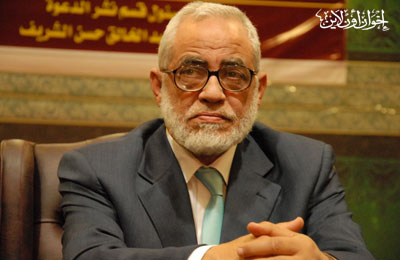 هل يجوز الحديث عن التصويت للدستور في المساجد بالنسبة لأئمة المساجد؟!