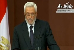 الغرياني يبكي خلال عرضه لمسودة الدستور على الرئيس