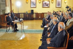 الرئيس مرسي يستقبل وفدًا من مجالس النقابات المهنية
