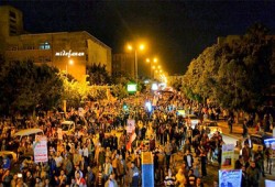 عشرات الآلاف في 3 مسيرات بالإسكندرية لتأييد قرارات الرئيس