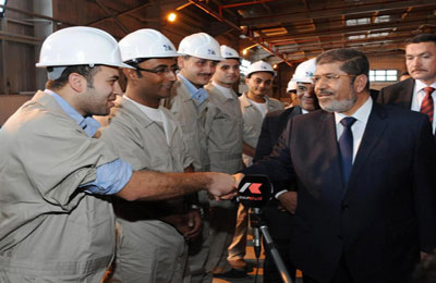 عمال وحرفي وسائقي الإسكندرية يؤيدون الإعلان الدستوري