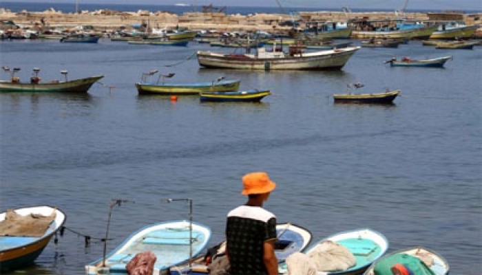 البحرية الصهيونية تخرق التهدئة وتعتقل 6 صيادين ببحر غزة