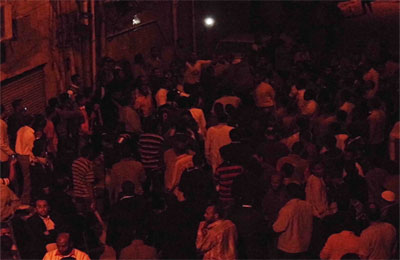 مسيرات بأسوان تؤيد  قرارات الرئيس مرسي ومحاولات اعتداء فاشلة