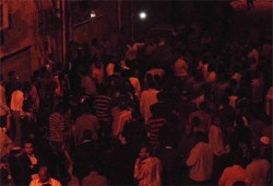 مسيرات بأسوان تؤيد  قرارات الرئيس مرسي ومحاولات اعتداء فاشلة