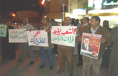 وقفة بالوادي الجديد لتأييد قرارات الرئيس مرسي
