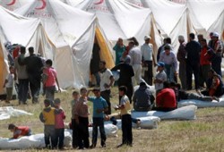 أعداد النازحين السوريين إلى لبنان تقترب من 130 ألفًا