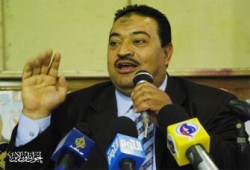 عصام مختار: ليست الديمقراطية بـ" حرق المقرات" والاعتداء على الرموز