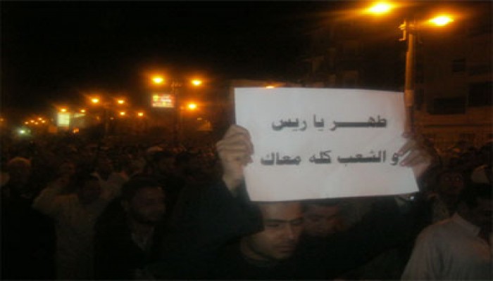 8 مسيرات بالمنيا يهتفون تأييدًا لقرارات الرئيس مرسي