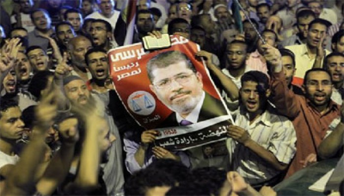 ارتفاع أعداد المؤيدين لقرارات الرئيس بميدان الشهداء بحلوان