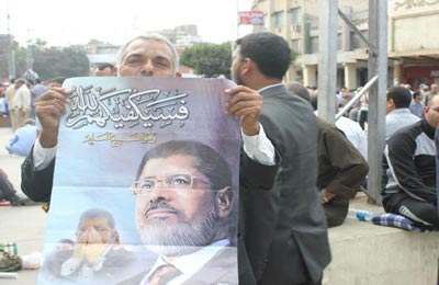 مظاهرة أمام "القضاء" لتأييد قرارات الرئيس ومحاكمة عبد المجيد