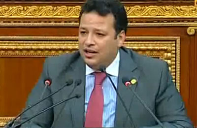 حاتم عزام يطالب الرئيس بإعادة تشكيل "المحكمة الدستورية"