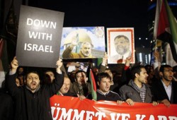 آلاف الأتراك يتظاهرون احتجاجًا على العدوان على غزة