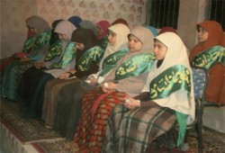 الحرية والعدالة يكرم 17 طالبة حافظة للقرآن الكريم بالفيوم