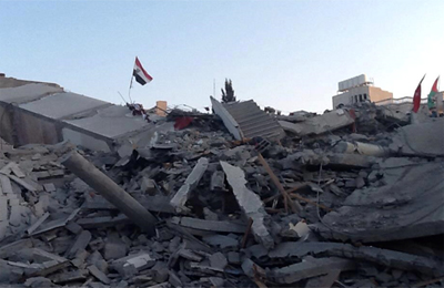 أبناء غزة يرفعون علم "مصر" على بيت دمرته غارات الاحتلال