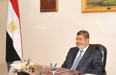 الرئيس مرسي يعقد اجتماعًا مع المجموعة الاقتصادية المصغرة