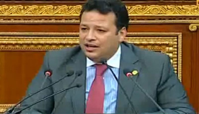 حاتم عزام يقترح مادة انتقالية للعزل السياسي بالدستور الجديد