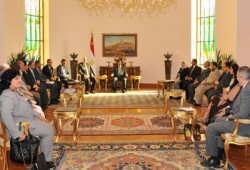 الرئيس مرسي يلتقي وفدًا من ممثلي المجتمع المدني