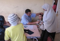 421 مستفيدًا من القافلة الطبية لـ"الحرية والعدالة" بمركز دمنهور