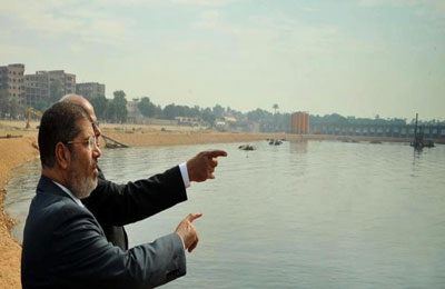 الرئيس مرسي يتفقد مشروع القناطر الخيرية بأسيوط