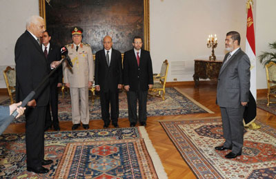 محافظ مطروح الجديد يؤدي اليمين الدستورية أمام الرئيس مرسي