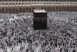 الكعبة المشرفة تكتسي حلتها الجديدة "يوم عرفة" ابتهاجًا بالحجيج