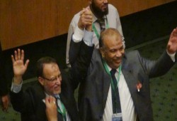 بالفيديو.. الكتاتني والعريان "إيد واحدة" بالمؤتمر العام