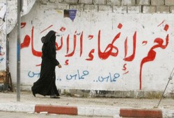 وقفة نسائية صامتة برام الله للمطالبة بإنهاء الانقسام