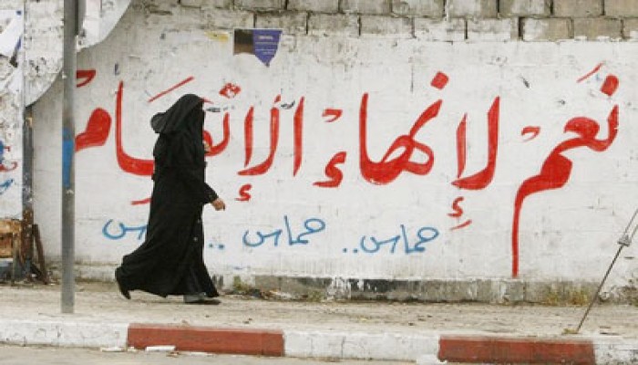 وقفة نسائية صامتة برام الله للمطالبة بإنهاء الانقسام