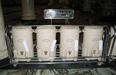 د. صلاح عبد الحميد يكتب عن: الشرب من ماء زمزم