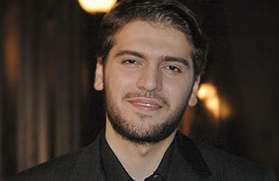 سامي يوسف يرد على الإساءة للرسول بكليب جديد