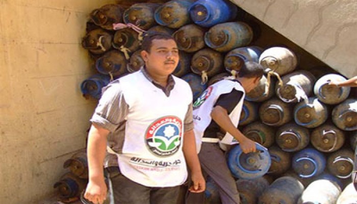 "الحرية والعدالة" بالمنيا يوزع 2000  أسطوانة بوتاجاز في دير مواس