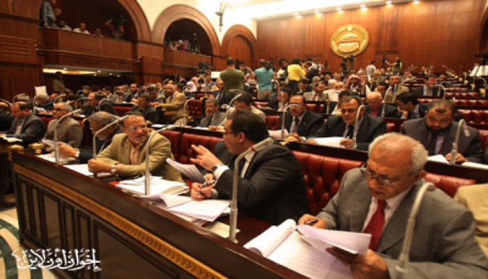 محيي الدين: رئيس الحكومة محل الرئيس في غيابه وليس نائبه