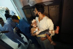 إصابة مواطن واستهداف مسجدين في قصف صهيوني على خان يونس