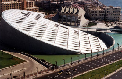 مكتبة الإسكندرية تقدم جولات إرشادية بلغات مختلفة لزوارها