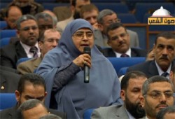 د. إبراهيم غنيم يعد بسحب "التربية الوطنية" المسيء للأديان