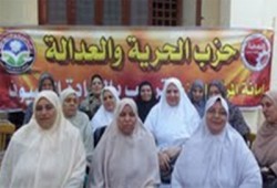 الحرية والعدالة بالمنوفية يهنئ الحجاج ويشرح لهم المناسك