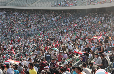 الآلاف يتوافدون على إستاد القاهرة للاحتفال بانتصارات أكتوبر