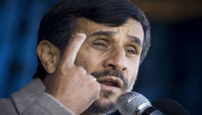 نجاد يتهم الغرب بشن حرب اقتصادية على إيران