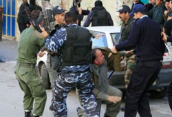 أجهزة السلطة تعتقل ثلاثةً من حماس وتستدعي رابعًا